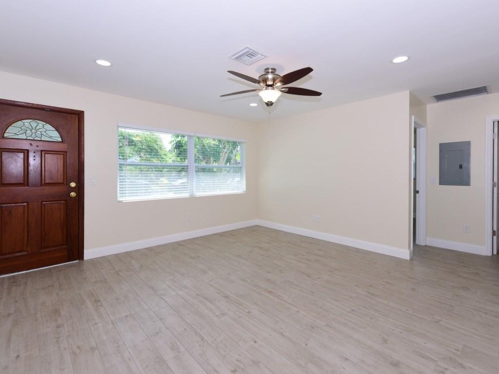 445 Los Altos Road Palm Springs, FL 33461 - Photo 10 of 20 10
