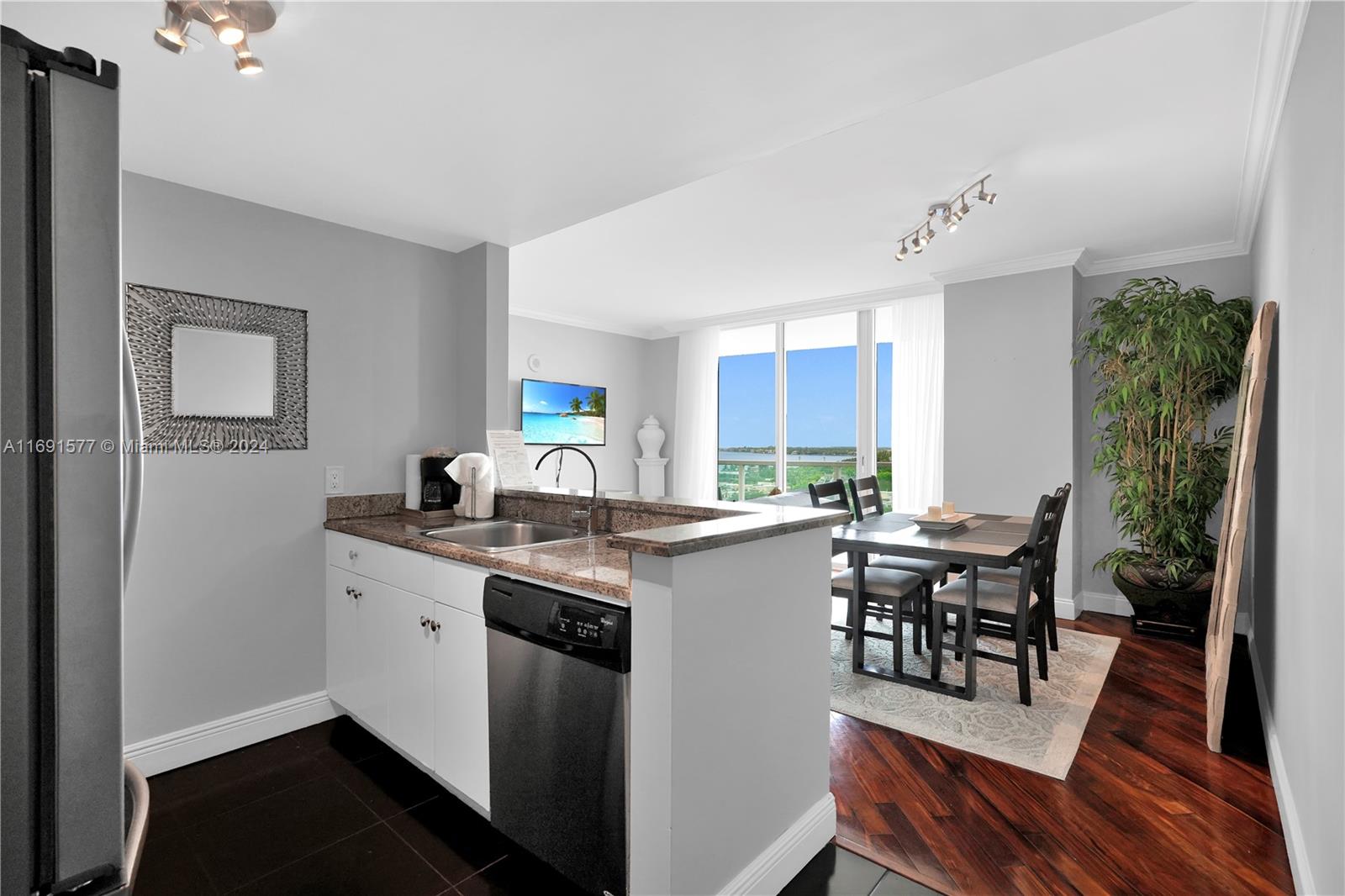 2889 McFarlane Road, Unit 916 Miami, FL 33133 - Photo 24 of 38 Gallery Image 24