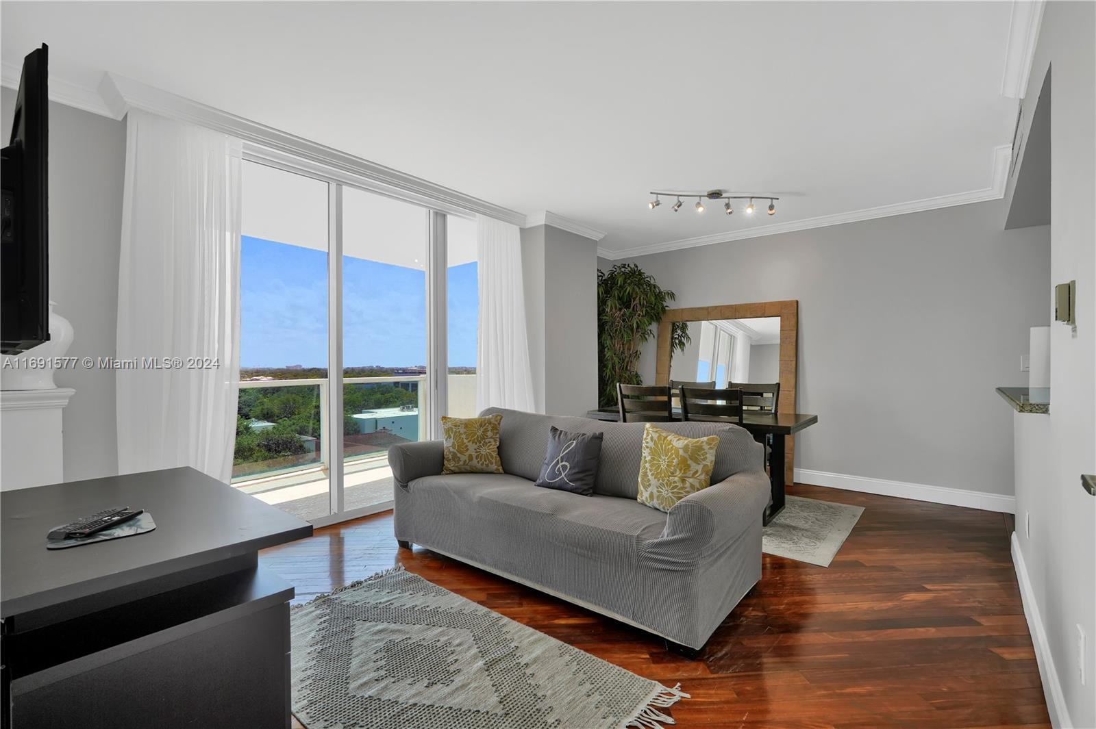 2889 McFarlane Road, Unit 916 Miami, FL 33133 - Photo 8 of 38 Gallery Image 8