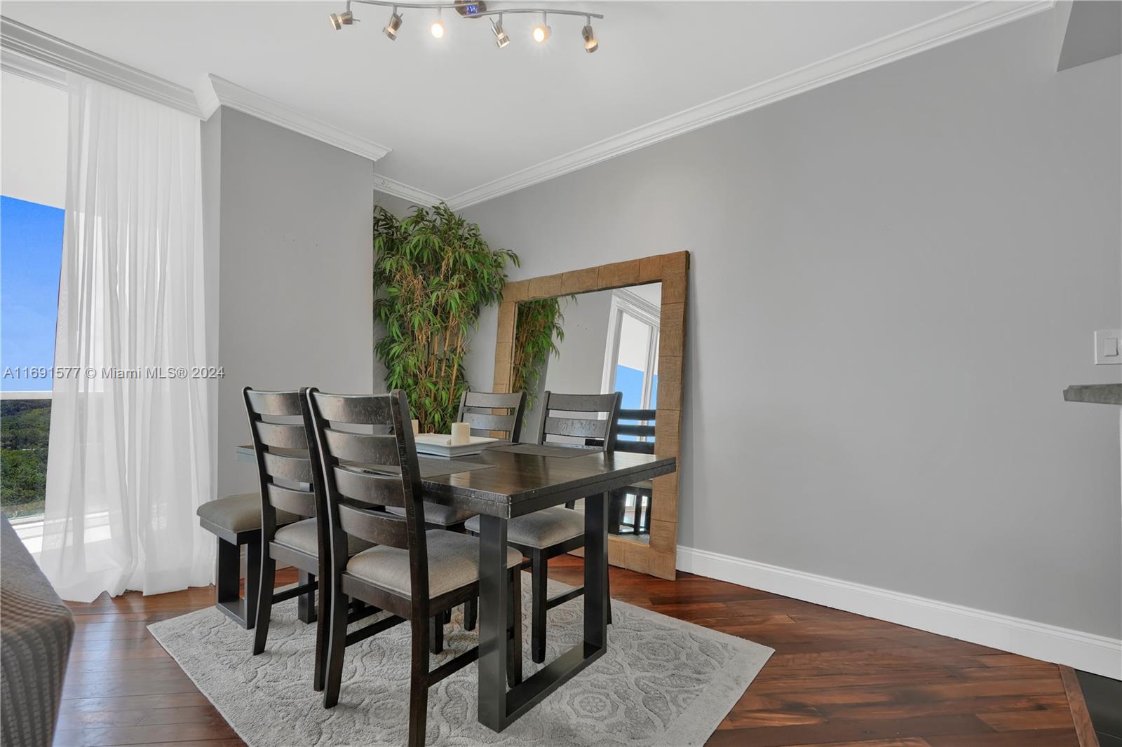 2889 McFarlane Road, Unit 916 Miami, FL 33133 - Photo 10 of 38 Gallery Image 10