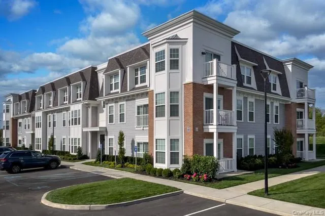 $3,330 | 75 Circle Drive, Unit 87105, Central Islip, NY 11722