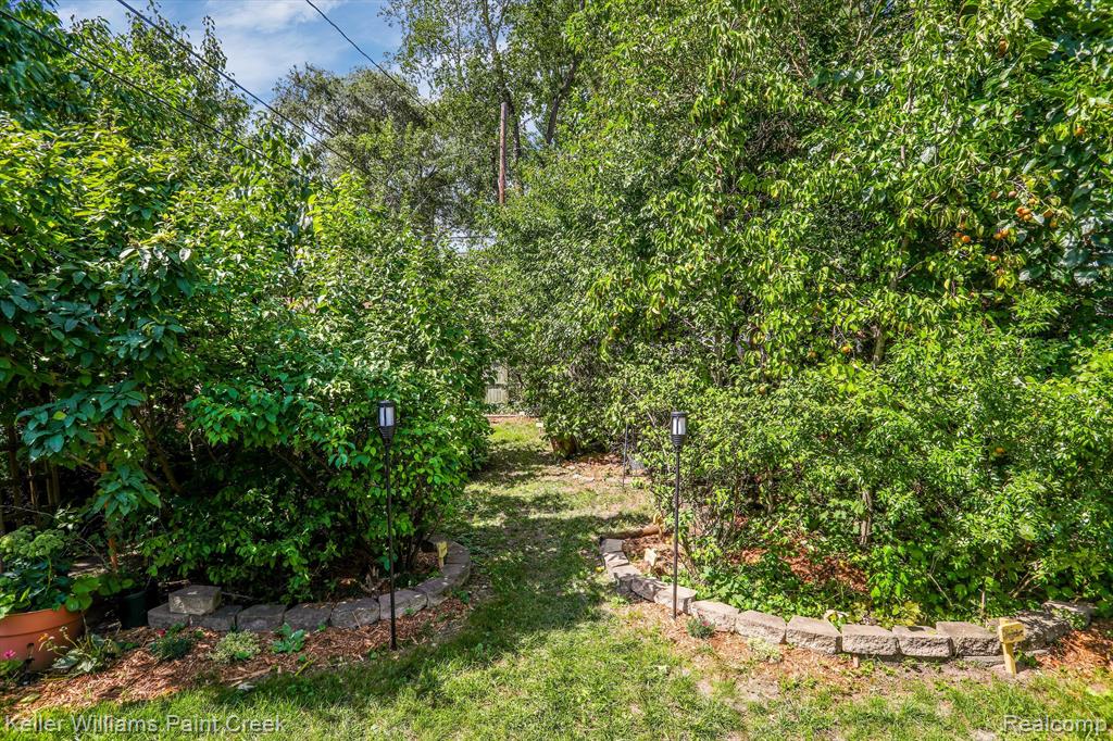 2616 Eastern Avenue Rochester Hills, MI 48307 - Photo 18 of 28