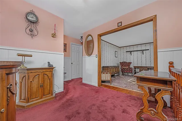 a very nice looking room with gym equipment