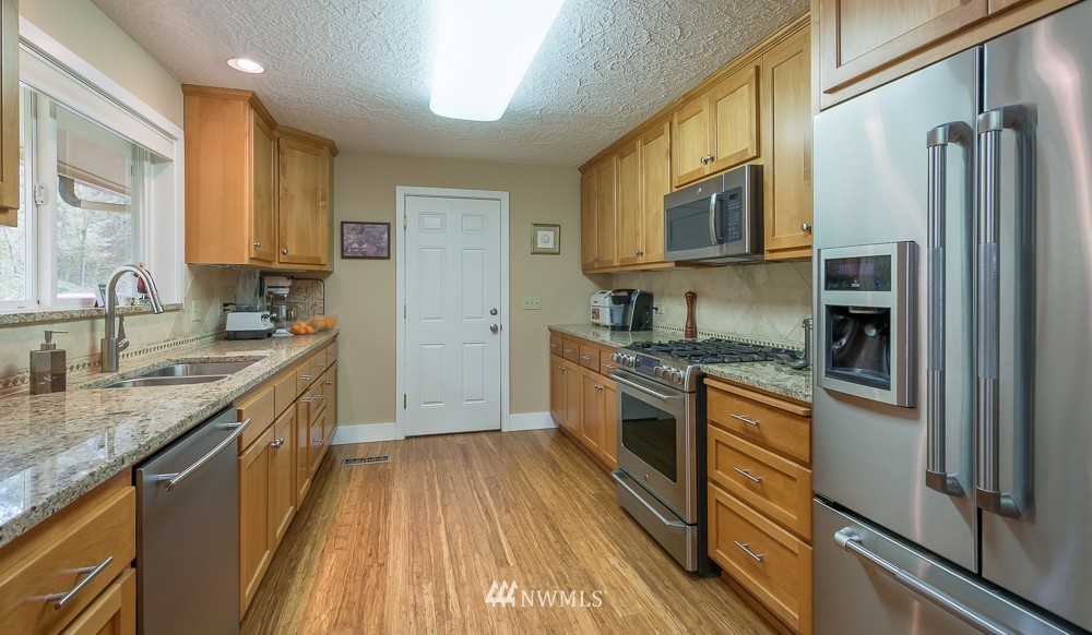 673 Oppelt Road Chehalis, WA 98532 - Photo 2 of 22