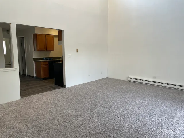 $1,700 | 1023 Kuhn Road, Unit 4, Carol Stream, IL 60188