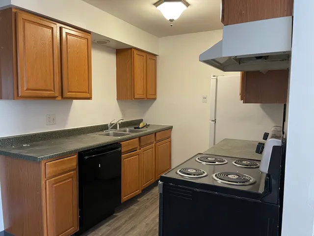 $1,700 | 1023 Kuhn Road, Unit 4, Carol Stream, IL 60188