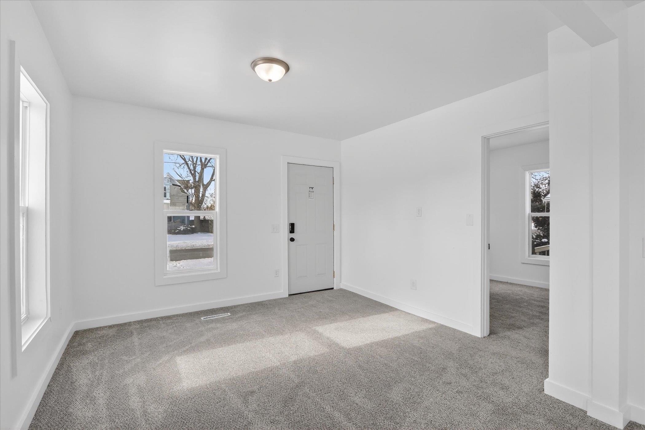 1019 Hackett Street Beloit, WI 53511 - Photo 11 of 59