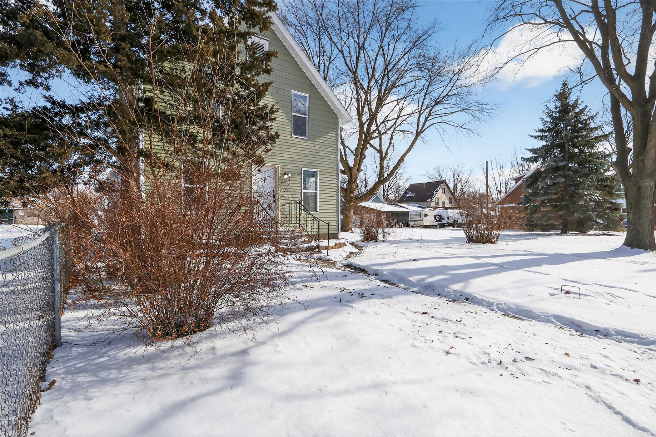 1019 Hackett Street Beloit, WI 53511 - Photo 2 of 59