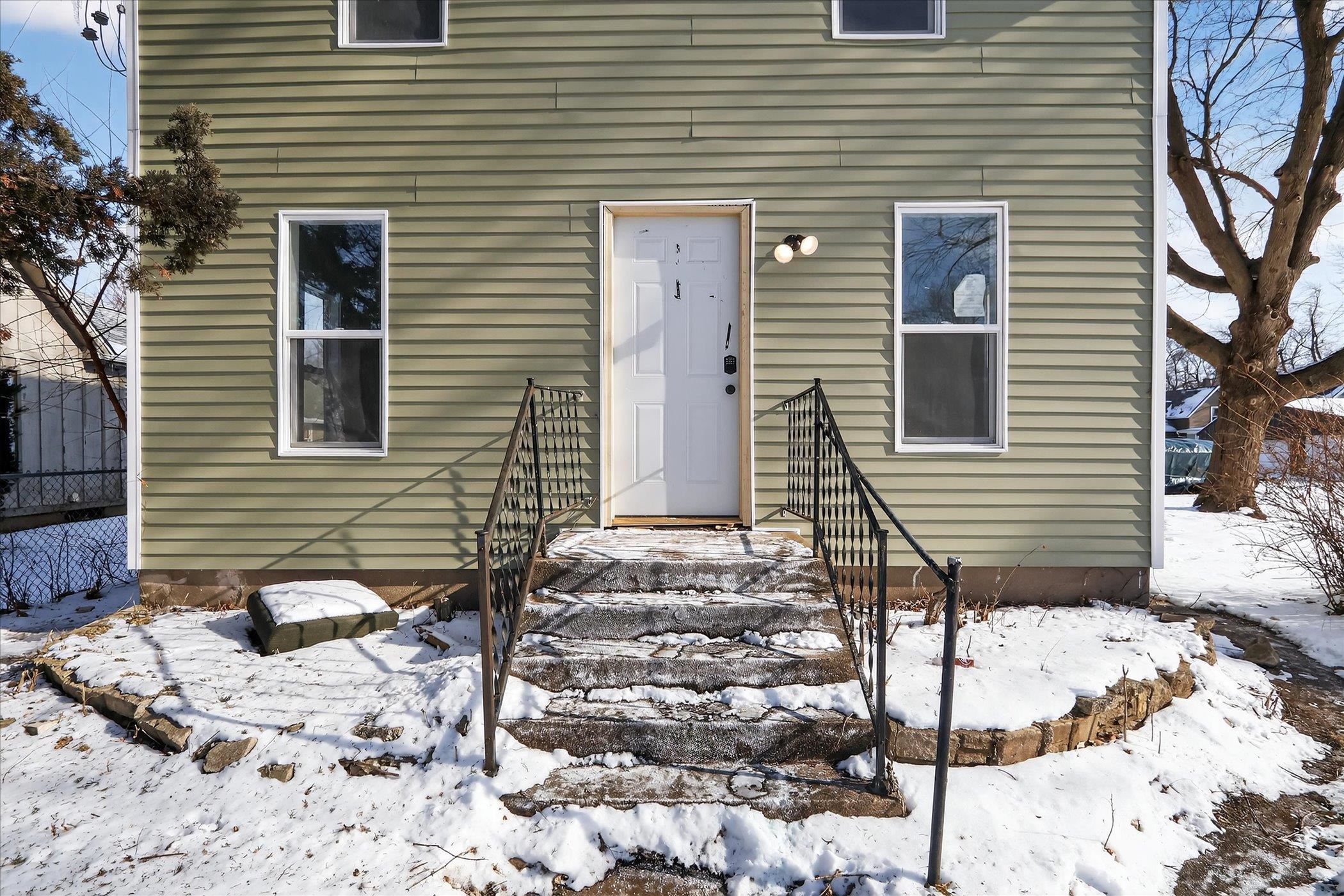 1019 Hackett Street Beloit, WI 53511 - Photo 6 of 59