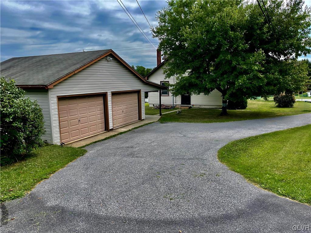 833 Bangor Road Nazareth, PA 18064 - Photo 18 of 19 In and Out Driveway