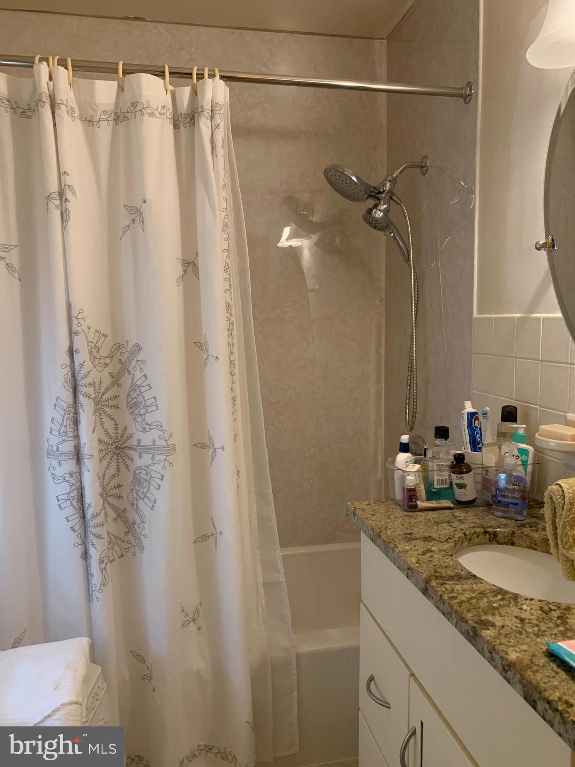 759 River Road Trenton, NJ 08628 - Photo 17 of 26 Bathroom