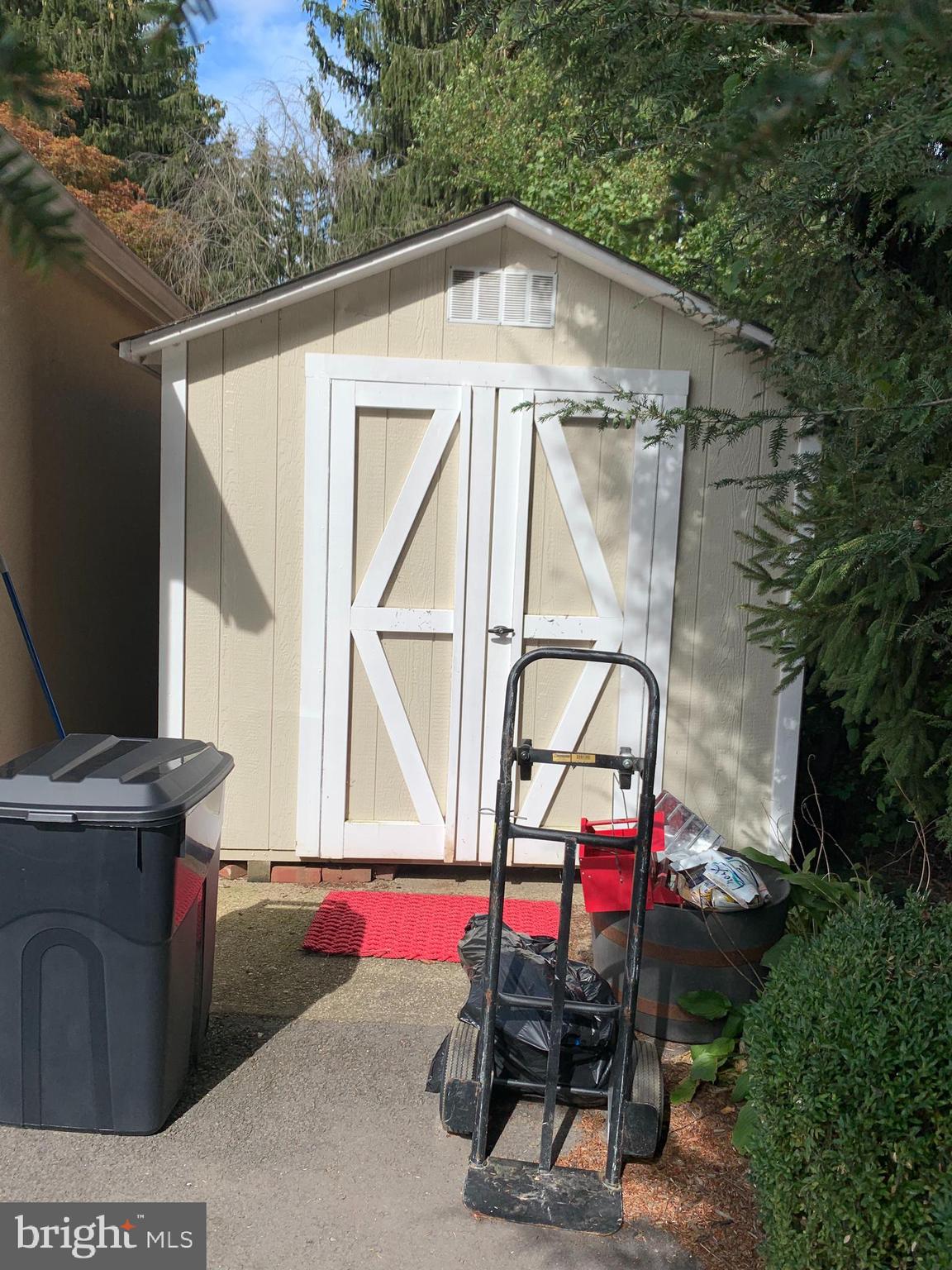 759 River Road Trenton, NJ 08628 - Photo 22 of 26 Storage shed