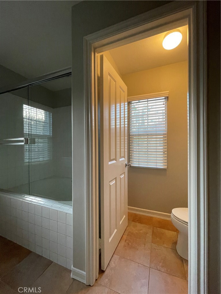 20 Arborside Irvine, CA 92603 - Photo 41 of 45 a bathroom with a bathtub