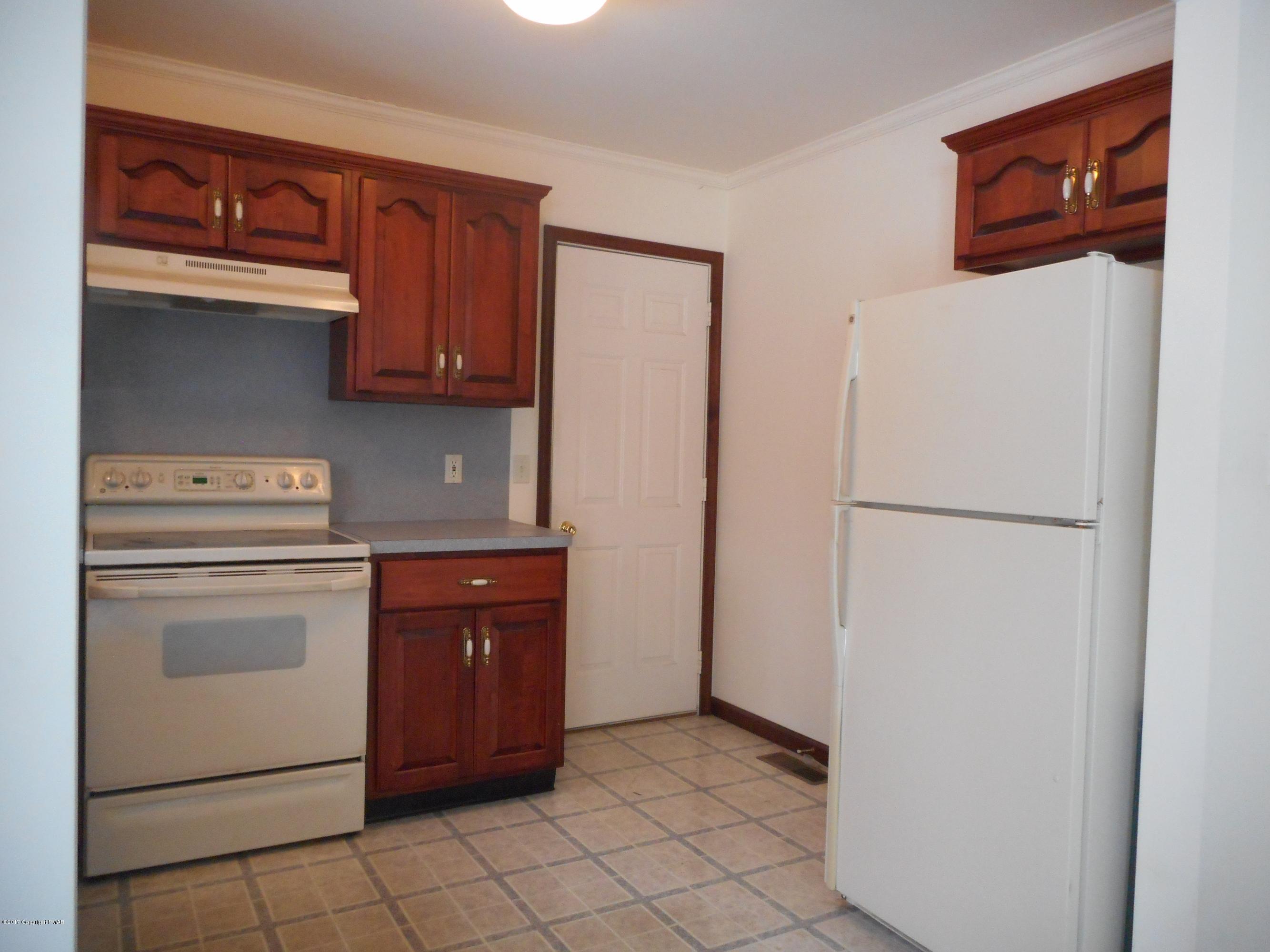 385 Blue Ridge Drive Canadensis, PA 18325 - Photo 11 of 28 Kitchen view 2