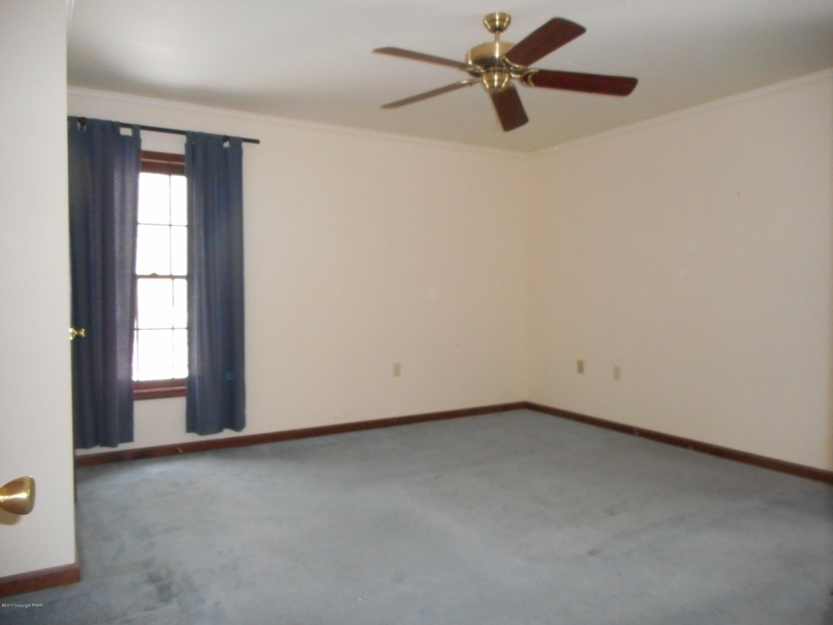385 Blue Ridge Drive Canadensis, PA 18325 - Photo 13 of 28 Large master suite