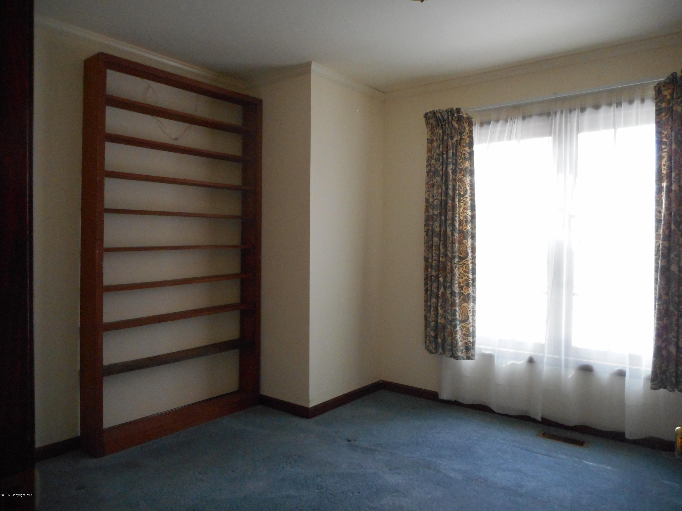 385 Blue Ridge Drive Canadensis, PA 18325 - Photo 17 of 28 Bedroom 3 with built in shelving