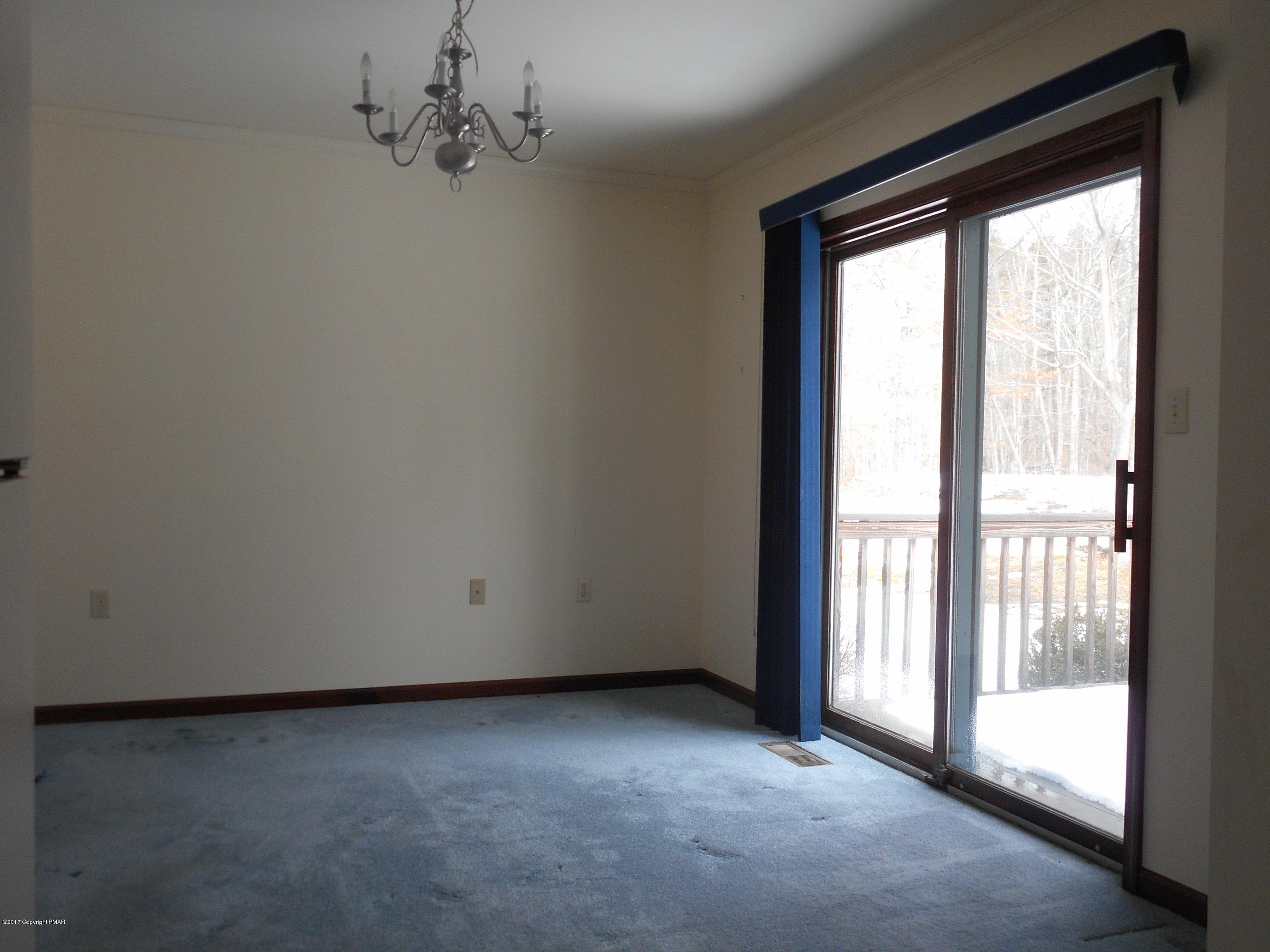 385 Blue Ridge Drive Canadensis, PA 18325 - Photo 9 of 28 Dining room