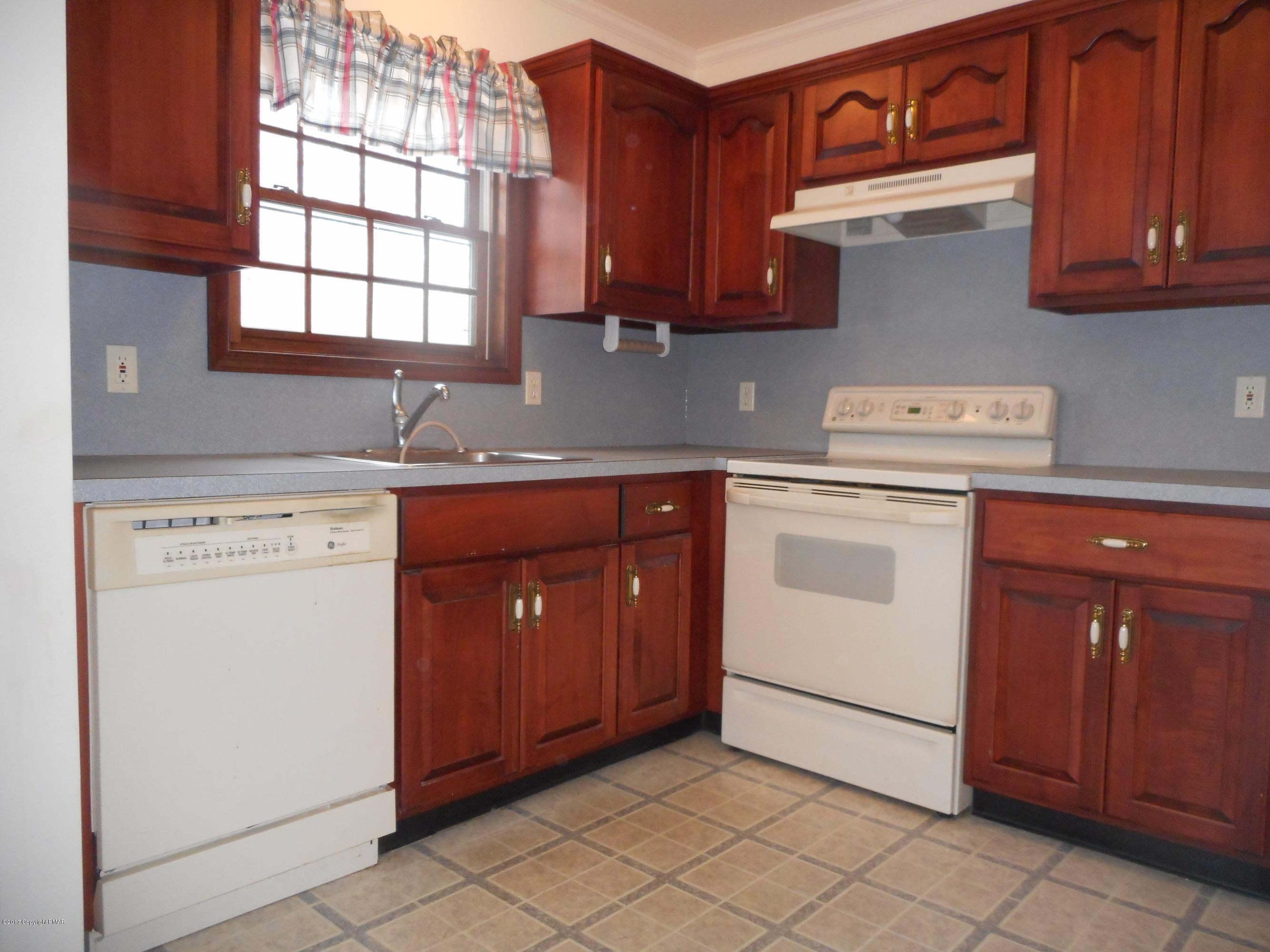 385 Blue Ridge Drive Canadensis, PA 18325 - Photo 10 of 28 Kitchen