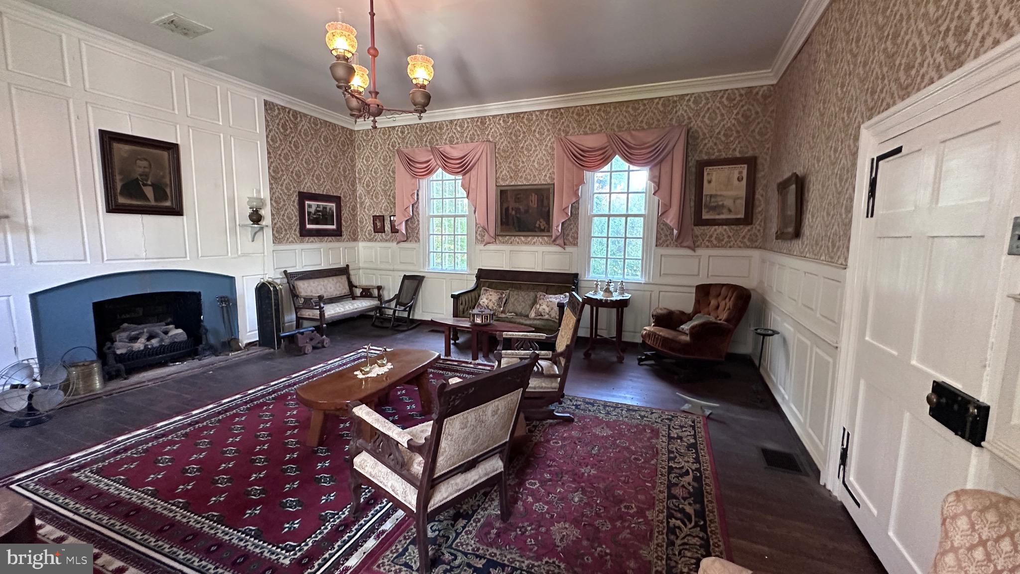 2788 Great Oak Road Warfield, VA 23889 - Photo 30 of 68 parlor