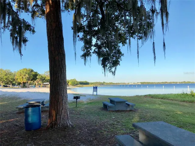 a view of a back yard with furniture