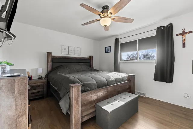 $379,900 | 7624 South Lockwood Avenue, Burbank, IL 60459