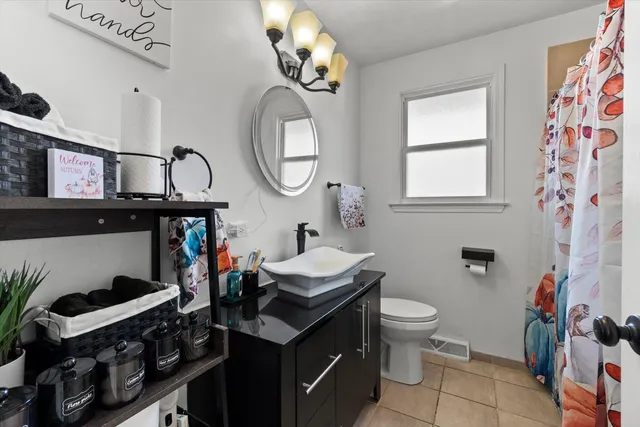 $379,900 | 7624 South Lockwood Avenue, Burbank, IL 60459