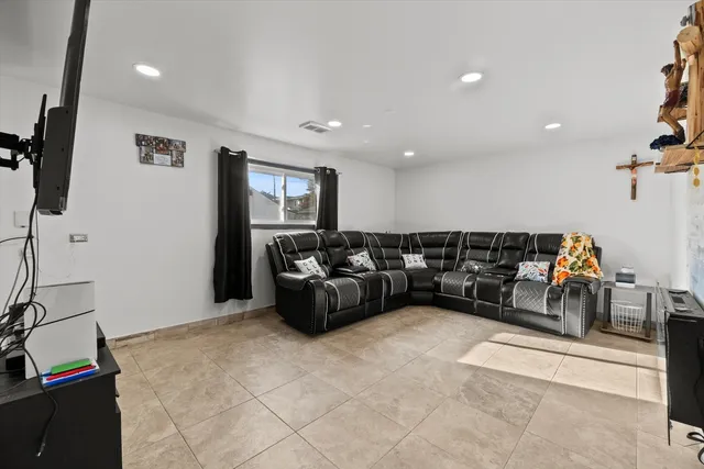 $379,900 | 7624 South Lockwood Avenue, Burbank, IL 60459