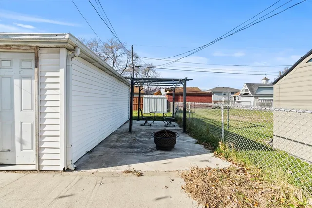 $379,900 | 7624 South Lockwood Avenue, Burbank, IL 60459