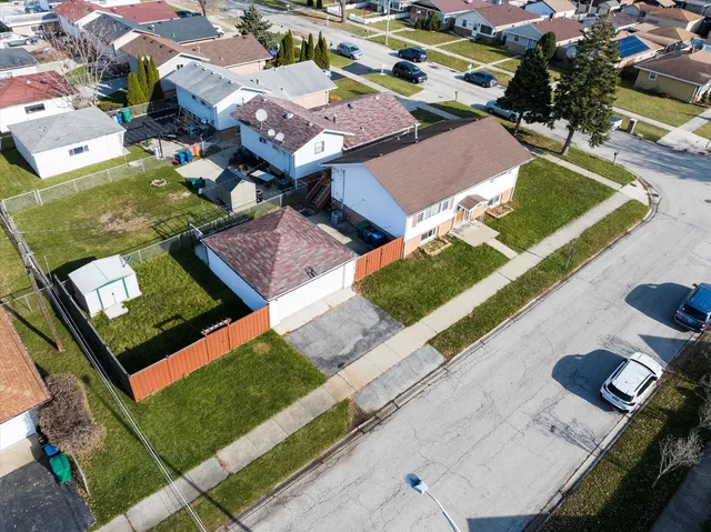$379,900 | 7624 South Lockwood Avenue, Burbank, IL 60459