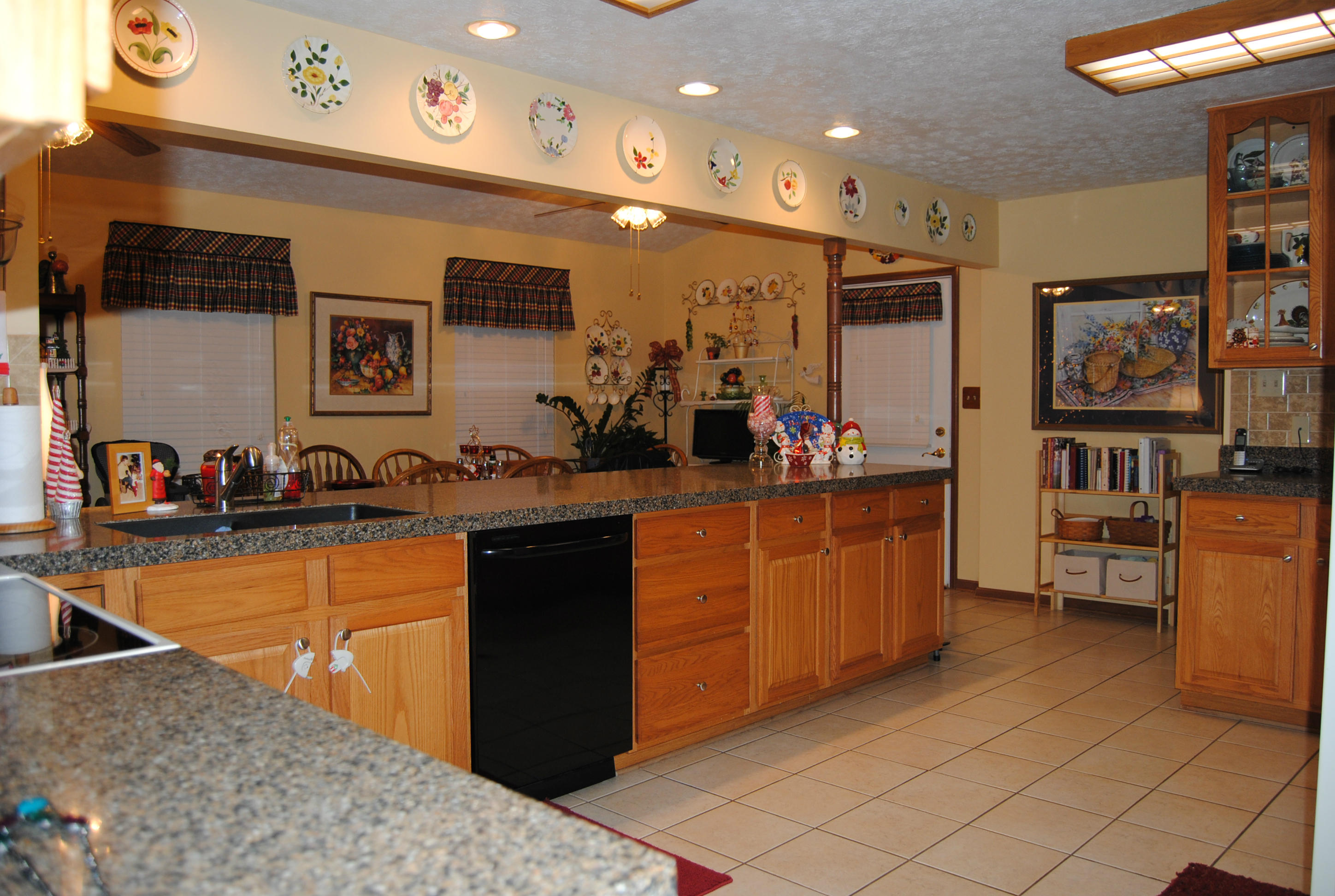 7840 Keswick Road Powell, TN 37849 - Photo 6 of 23 Spacious Kitchen