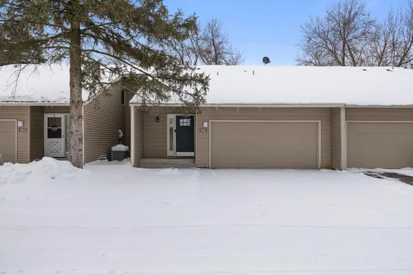 $300,000 | 935 Monterey Court North, Shoreview, MN 55126