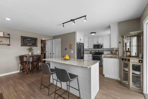 $300,000 | 935 Monterey Court North, Shoreview, MN 55126