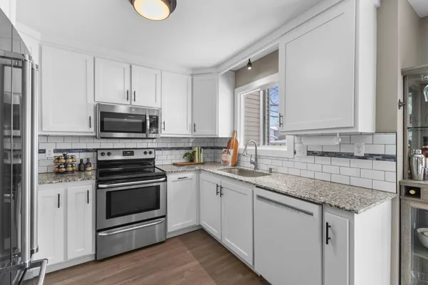 $300,000 | 935 Monterey Court North, Shoreview, MN 55126