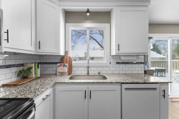 $300,000 | 935 Monterey Court North, Shoreview, MN 55126