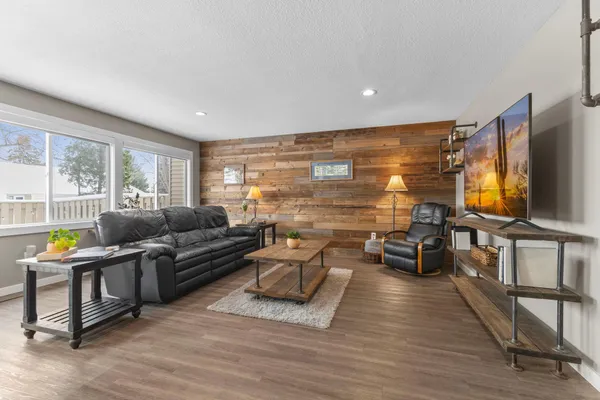 $300,000 | 935 Monterey Court North, Shoreview, MN 55126