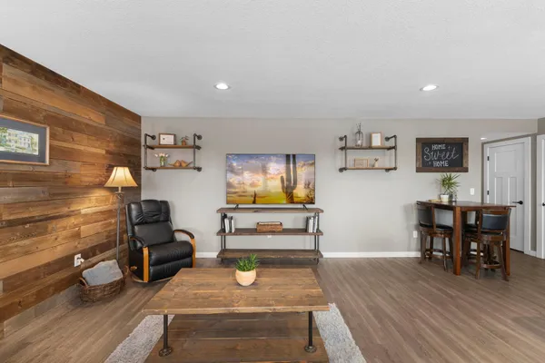 $300,000 | 935 Monterey Court North, Shoreview, MN 55126