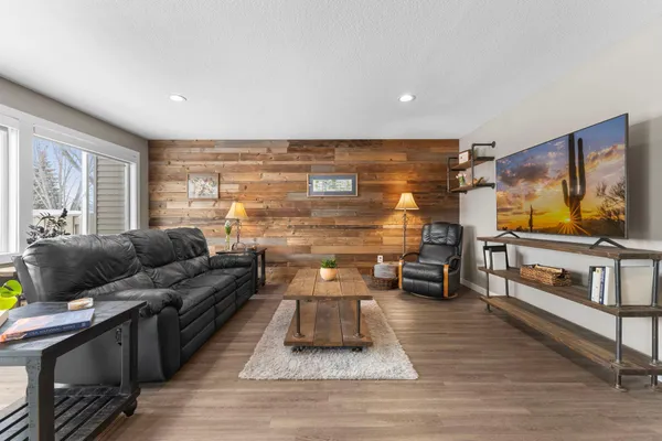 $300,000 | 935 Monterey Court North, Shoreview, MN 55126