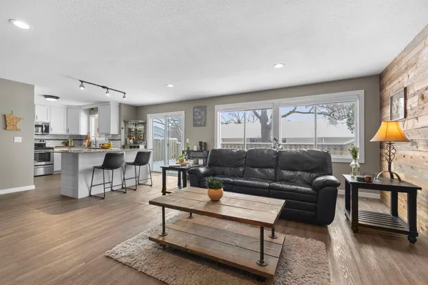 $300,000 | 935 Monterey Court North, Shoreview, MN 55126