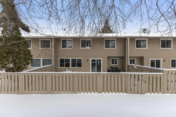 $300,000 | 935 Monterey Court North, Shoreview, MN 55126