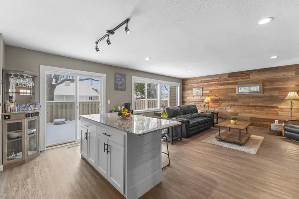 $300,000 | 935 Monterey Court North, Shoreview, MN 55126