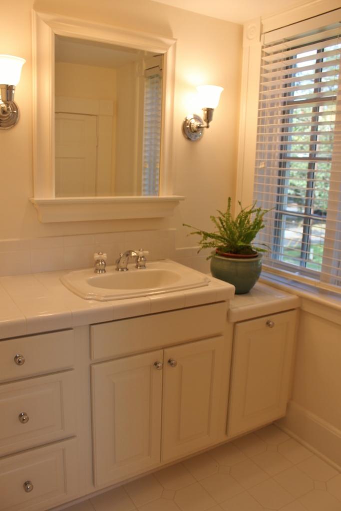 220 Cherokee Road Pinehurst, NC 28374 - Photo 17 of 21 Upstairs Bath