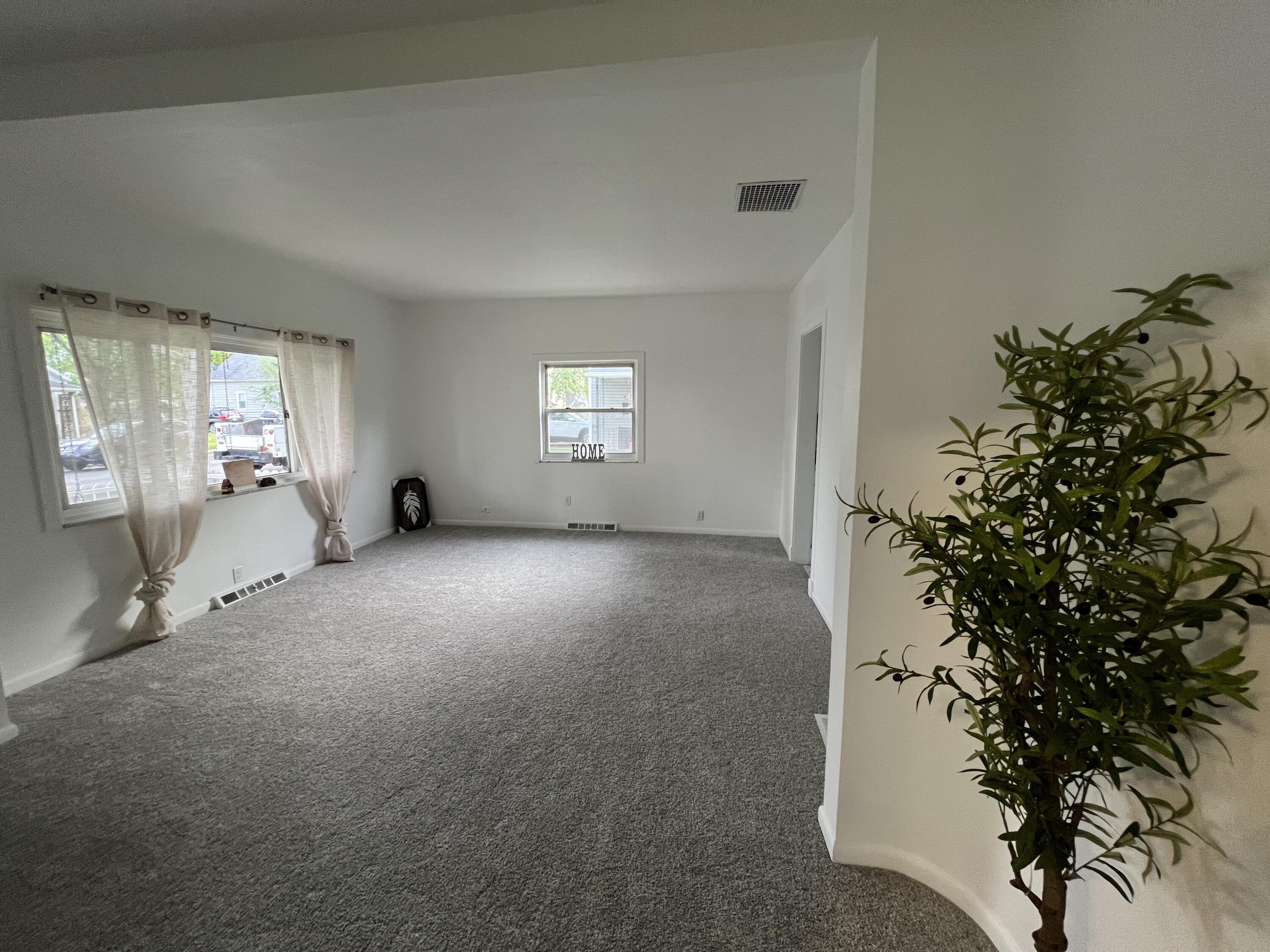 820 Taft Street Sidney, OH 45365 - Photo 10 of 51 Foyer/Living Room