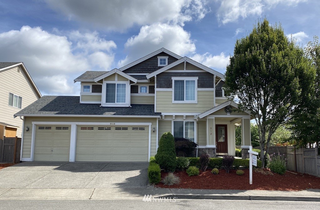 212 Chelan Avenue Northeast Renton, WA 98059 - Photo 1 of 1 a front view of a house with garden