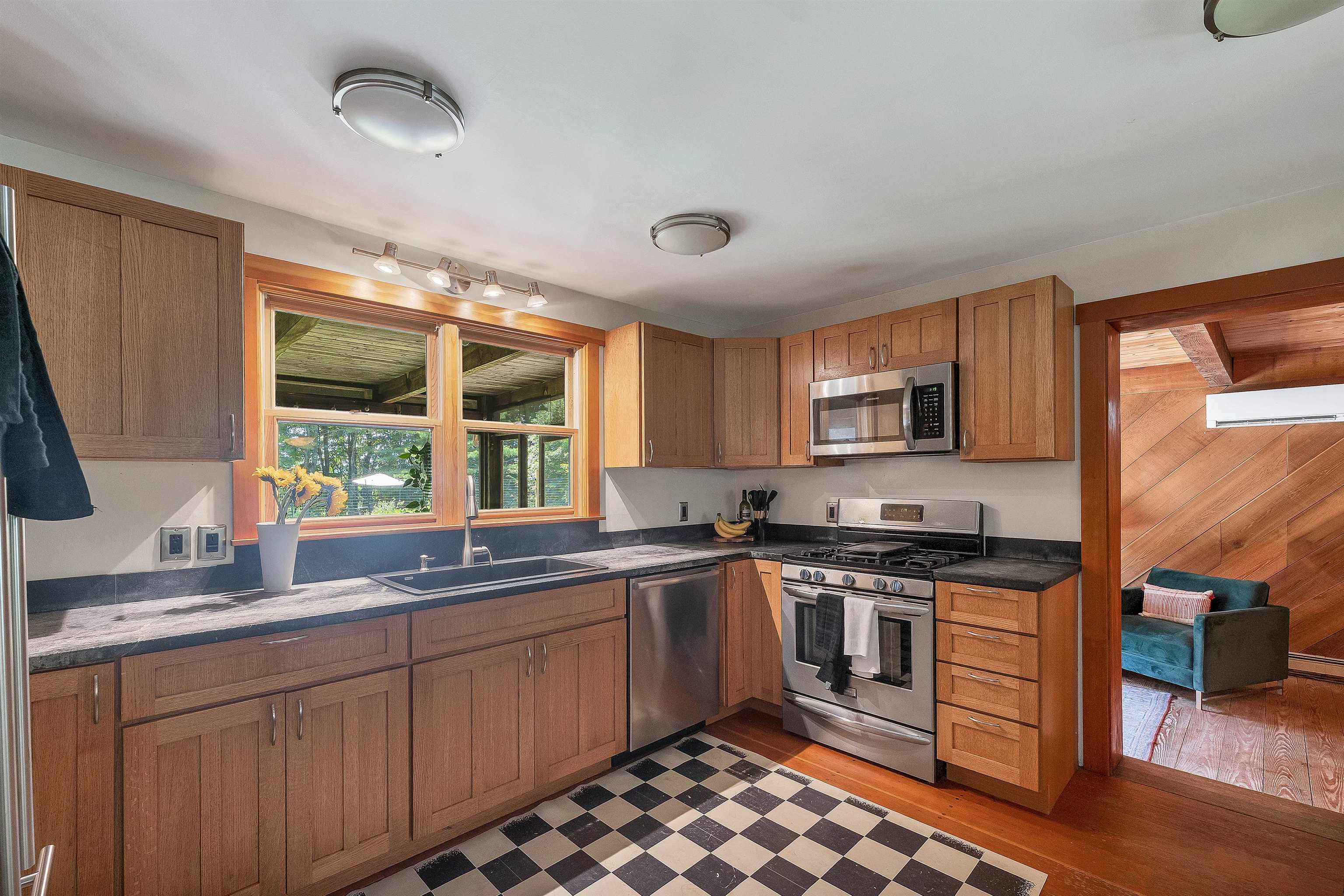 558 Province Road Belmont, NH 03220 - Photo 4 of 48
