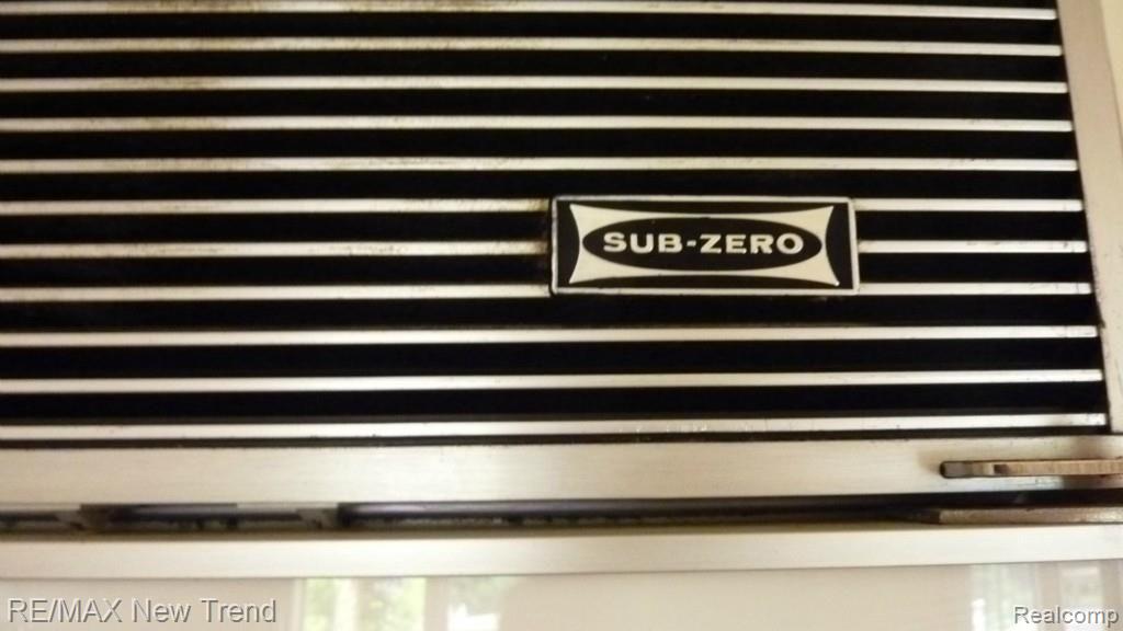 29449 Parkside Farmington, MI 48331 - Photo 8 of 19 Built in Sub Zero refrigerator