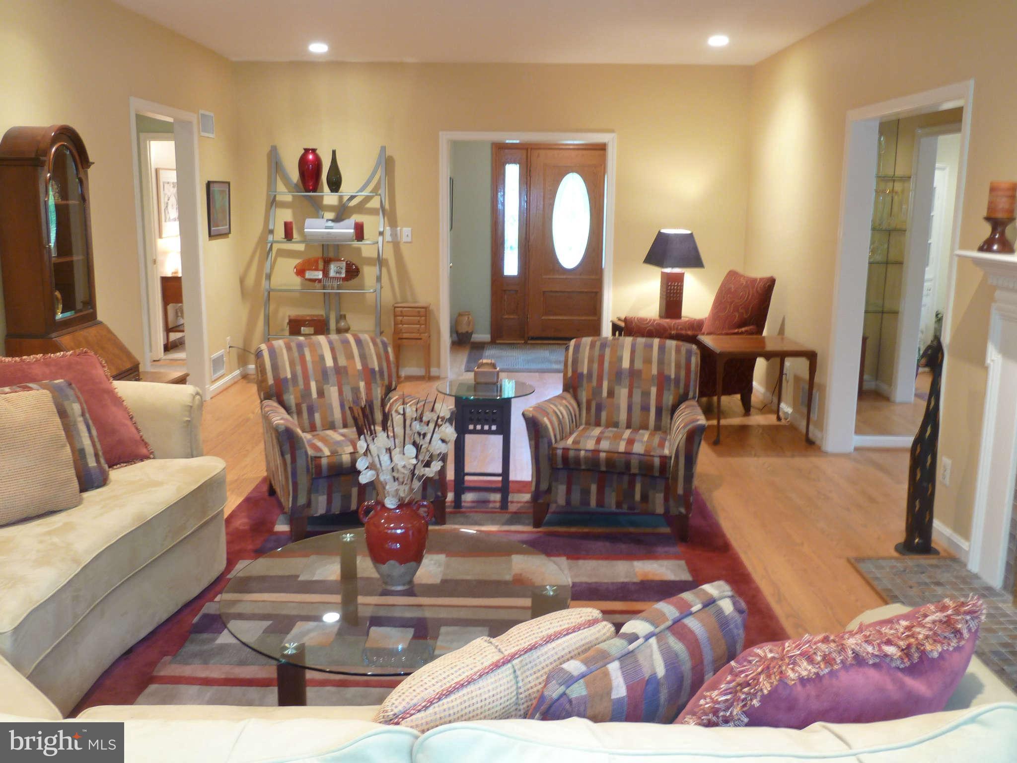 6608 Millwood Road Bethesda, MD 20817 - Photo 11 of 30 Living Room