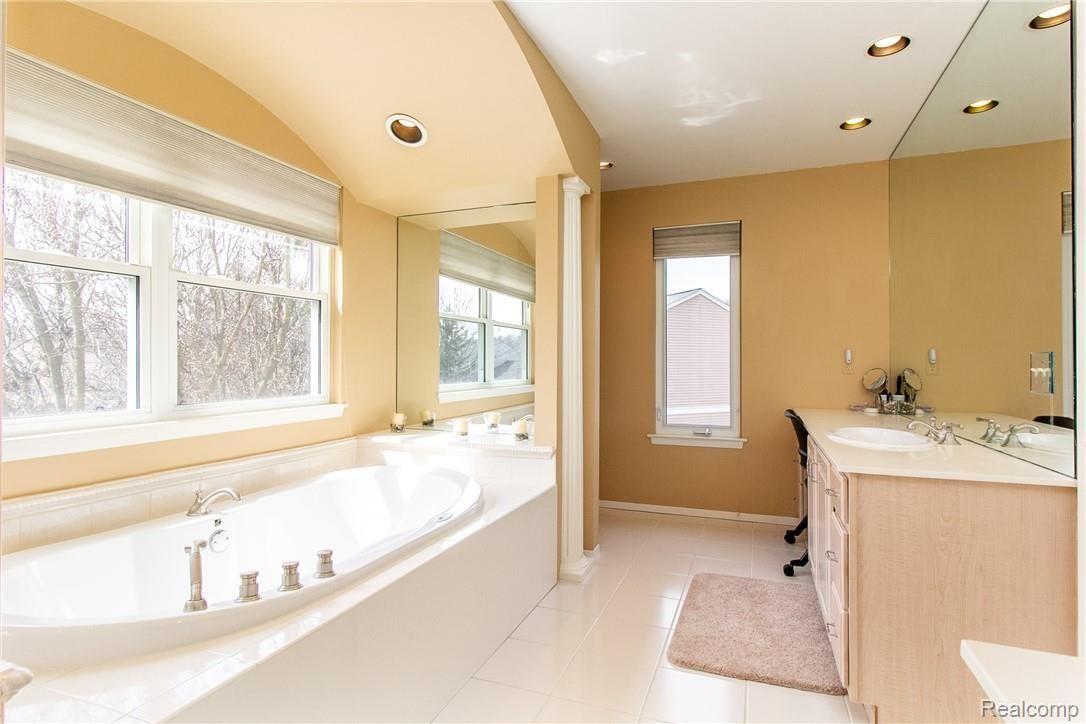 24555 Jamestowne Road Novi, MI 48375 - Photo 24 of 38 24555 Jamestowne (24 of 38).jpg