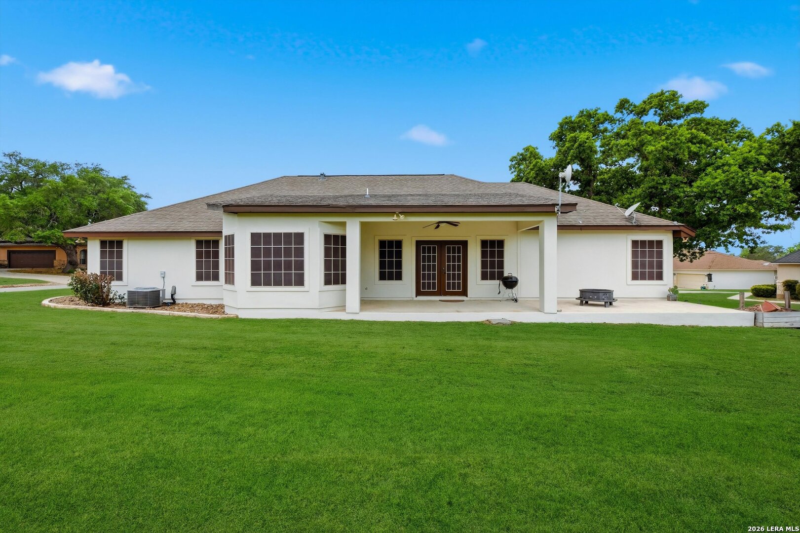101 Lynx Circle Devine, TX 78016 - Photo 29 of 36 a front view of a house with a garden
