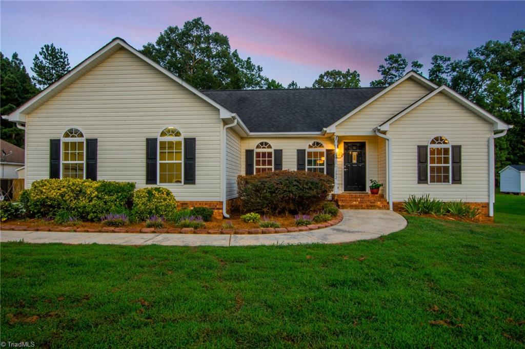 192 Manor Ridge Way Lexington, NC 27292 - Photo 1 of 28 Welcome to 192 Manor Ridge Way
