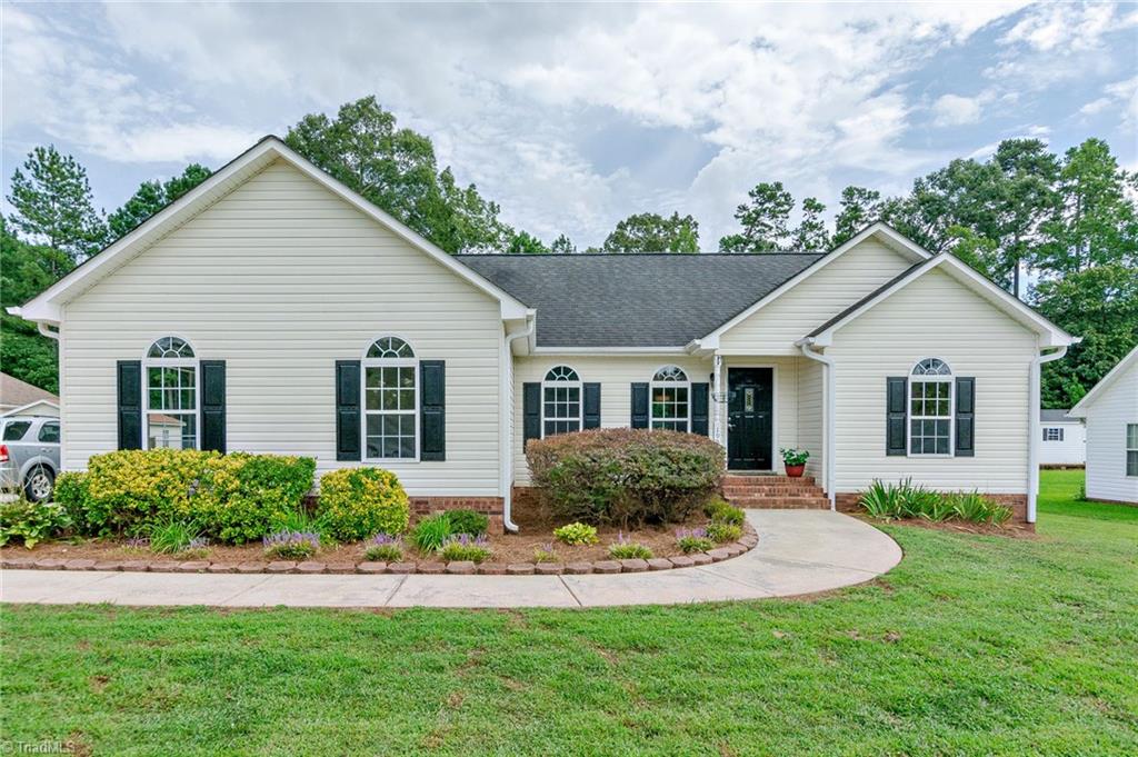 192 Manor Ridge Way Lexington, NC 27292 - Photo 2 of 28 Gallery Image 2